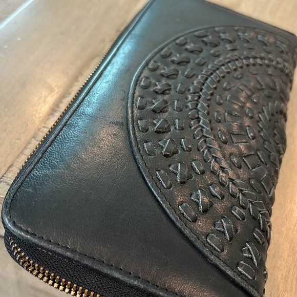 Sensea Black Leather Woven Zip Traveler Wallet - Picture 7 of 7
